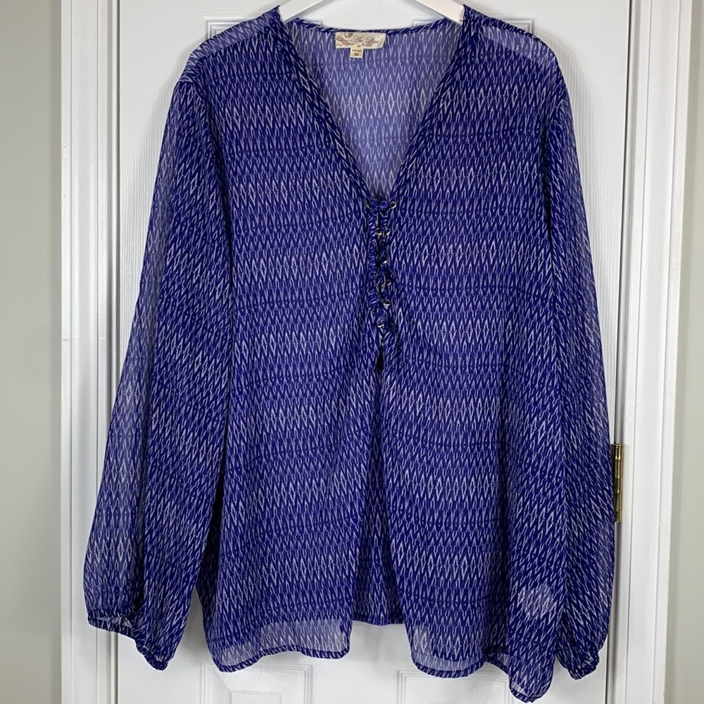 Au Lieu woman blue/white sheer long sleeved top size 3X. Laces in front. Poly